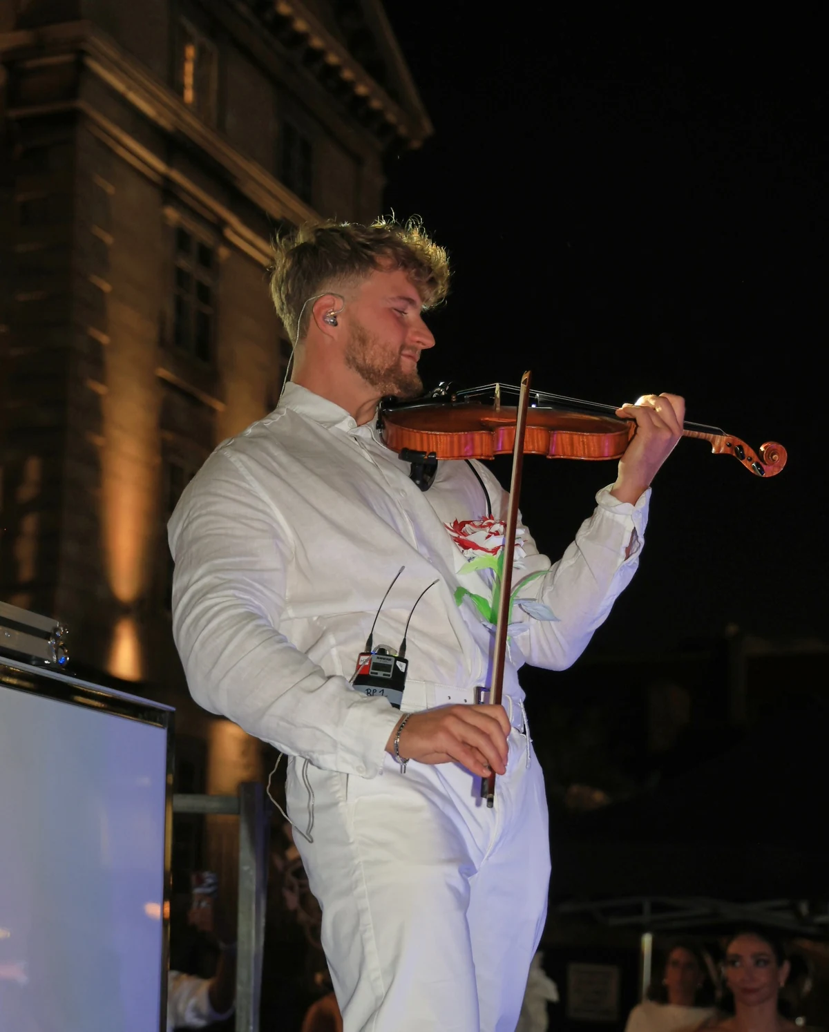 Live violin during evening reception — DJ + live violin set