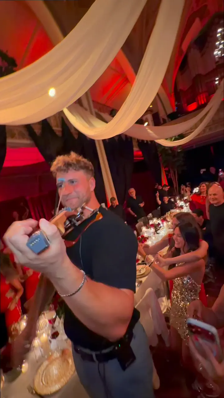 Vidéo : Nathan Mignien au violon électrique au milieu des invités